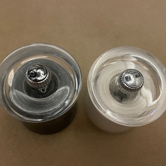 Set of 2 Peugeot Bali Manual Pepper & Salt Mills/Grinders Black & White 3" - Picture 2 of 7